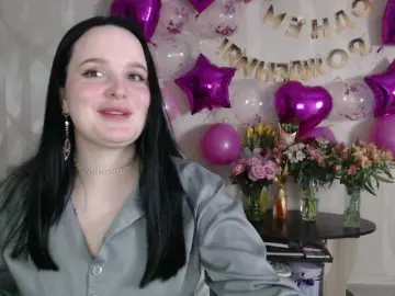 Lizzi-Peach  live sex cam