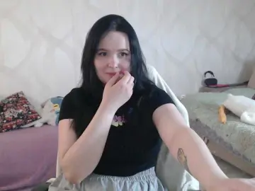 Lizzi-Peach  live sex cam