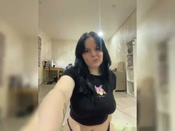 Lizzi-Peach  live sex cam