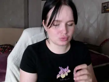 Lizzi-Peach  live sex cam