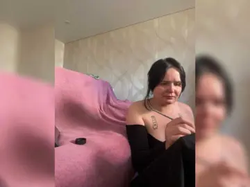 Lizzi-Peach  live sex cam