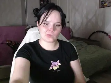 Lizzi-Peach  live sex cam