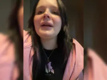 Lizzi-Peach  live sex cam