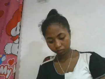 Marinah1a  live sex cam