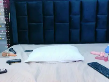 Petitelittleebony  live sex cam