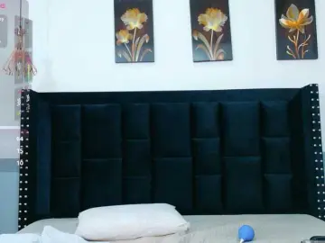 Petitelittleebony  live sex cam