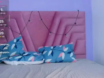 Petitelittleebony  live sex cam