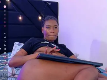 Petitelittleebony  live sex cam