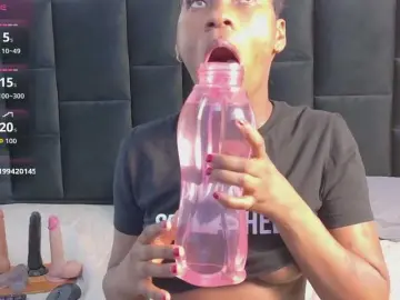 Petitelittleebony  live sex cam