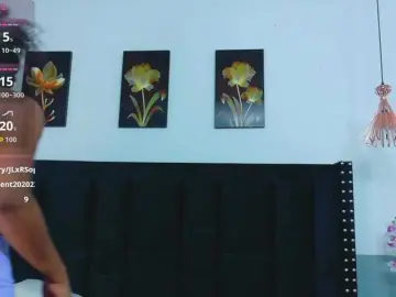Petitelittleebony  live sex cam