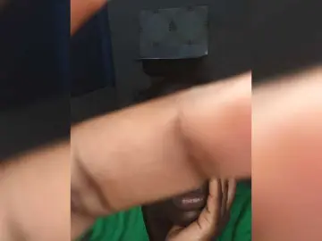 Aluoch  live sex cam