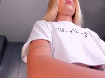 RossiRivers  live sex cam