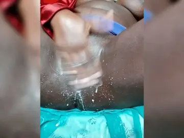 Squirt28  live sex cam