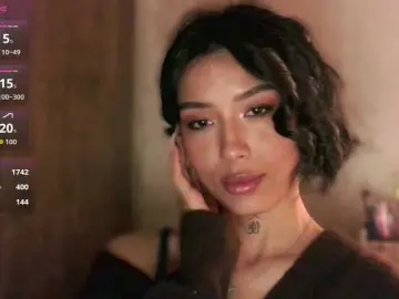 JulieTurner  live sex cam