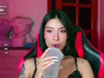 JulieTurner  live sex cam