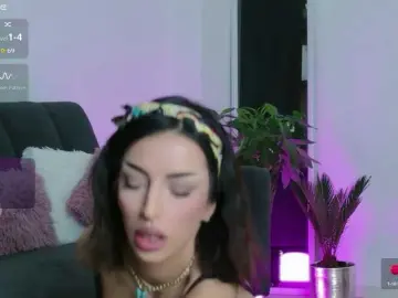 Missy1  live sex cam
