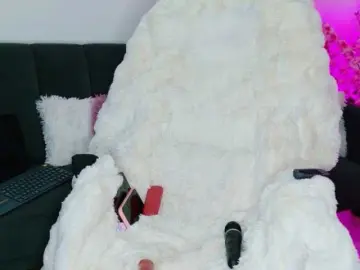 Missy1  live sex cam