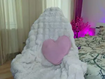 Missy1  live sex cam