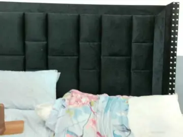 Kinkyhousewifee  live sex cam