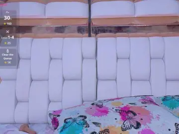 Kinkyhousewifee  live sex cam