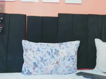 Kinkyhousewifee  live sex cam