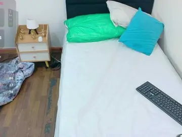 Kinkyhousewifee  live sex cam