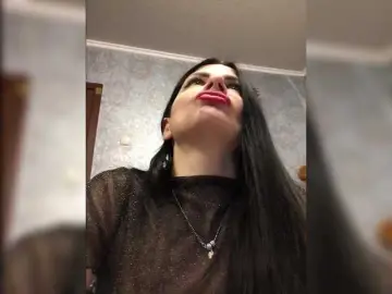 Afinakaroli83  live sex cam