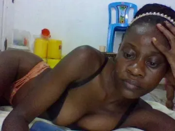 Charmychassy27  live sex cam