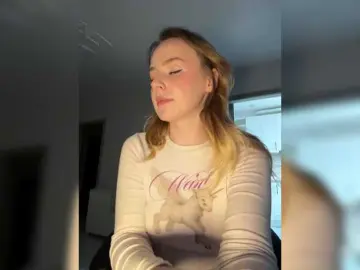 Elegantbabe  live sex cam