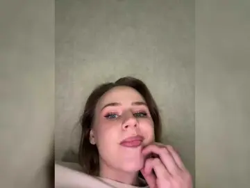 Elegantbabe  live sex cam