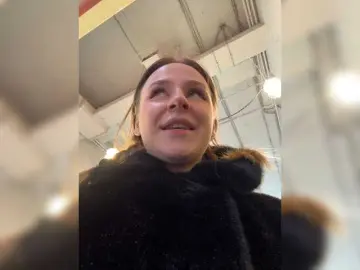 Elegantbabe  live sex cam