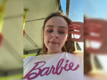 Elegantbabe  live sex cam