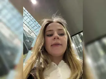 Elegantbabe  live sex cam