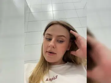 Elegantbabe  live sex cam