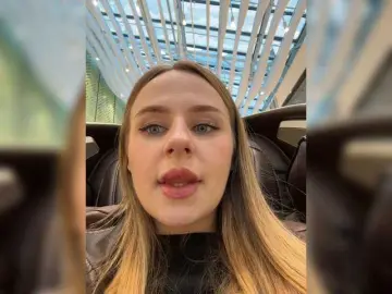 Elegantbabe  live sex cam