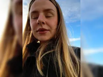 Elegantbabe  live sex cam