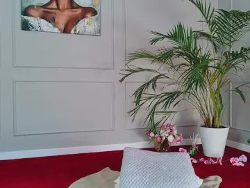 Nyraglow  live sex cam