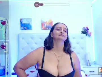 Queendesiree  live sex cam