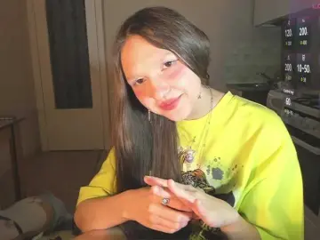 Cute-Lolly  live sex cam