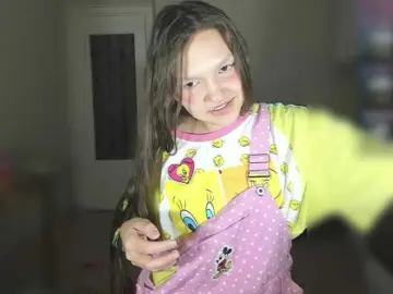 Cute-Lolly  live sex cam