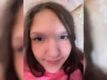 Cute-Lolly  live sex cam