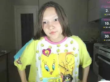 Cute-Lolly  live sex cam