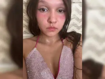 Cute-Lolly  live sex cam