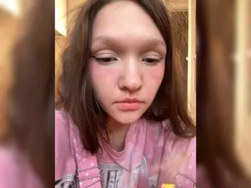 Cute-Lolly  live sex cam