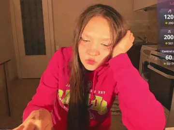 Cute-Lolly  live sex cam