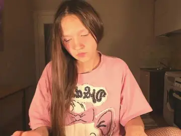 Cute-Lolly  live sex cam