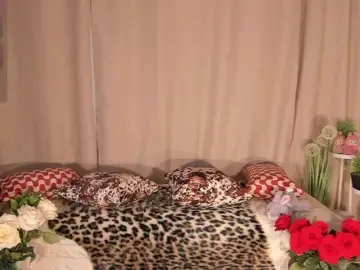 Cute-Lolly  live sex cam