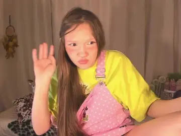 Cute-Lolly  live sex cam