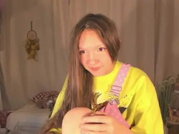 Cute-Lolly  live sex cam