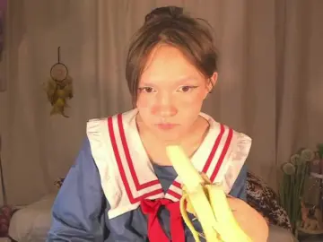 Cute-Lolly  live sex cam